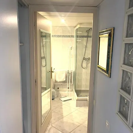 Apartment Center 200 M From The Sea, Terrace And Garage Menton